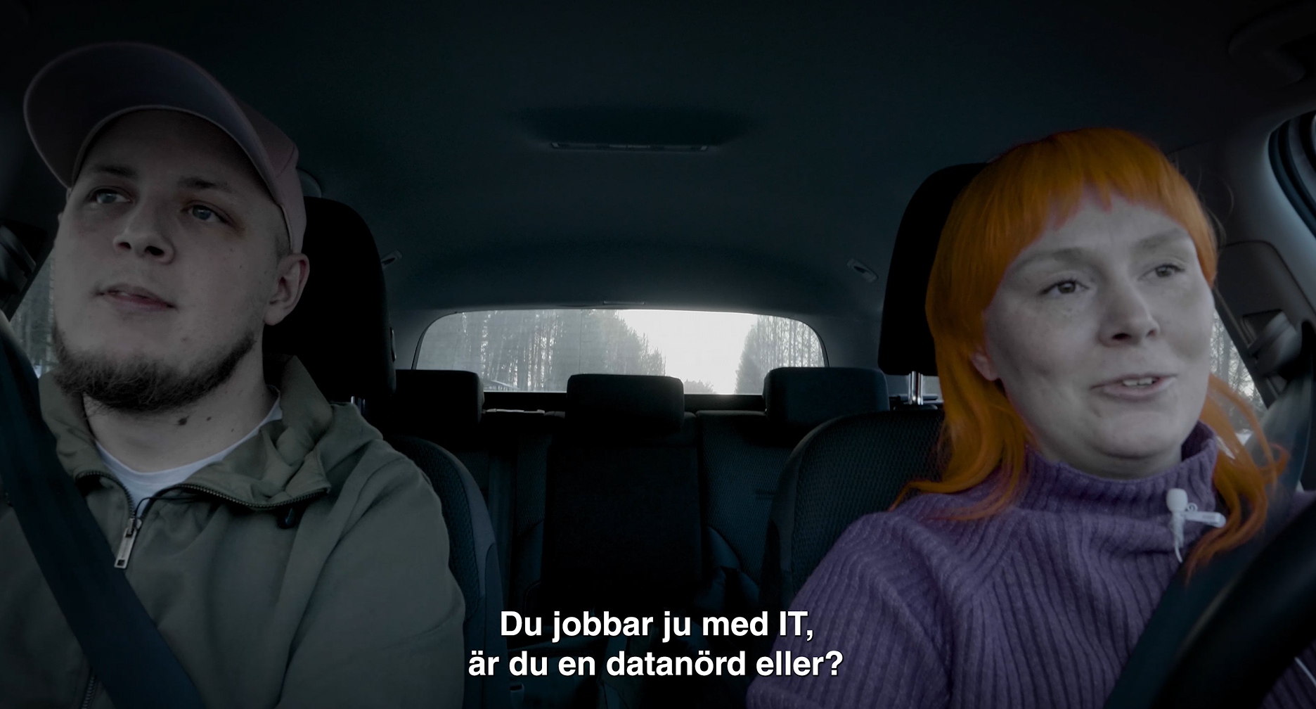 Nicklas och Emmelie i bilen