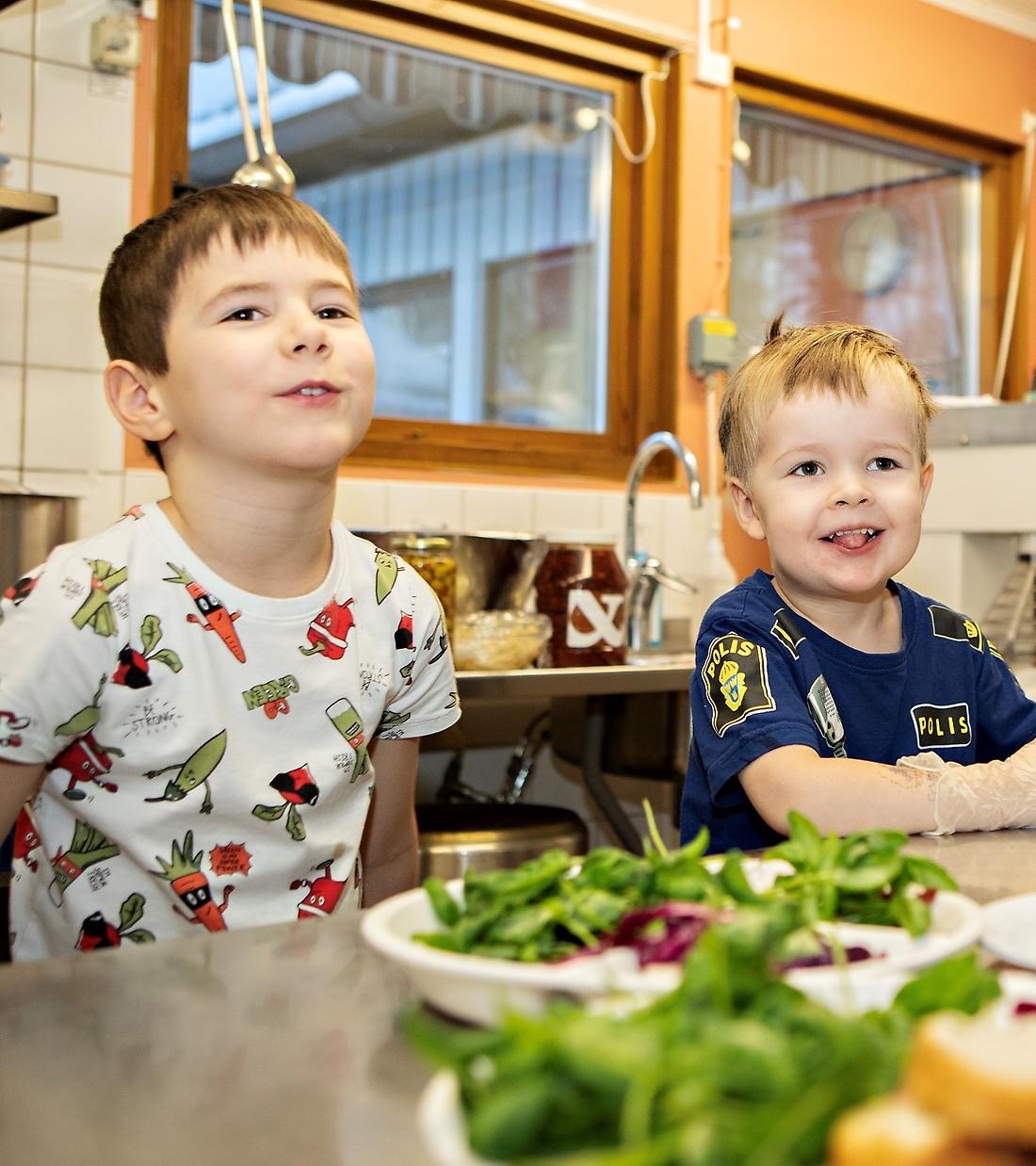 Barn som äter