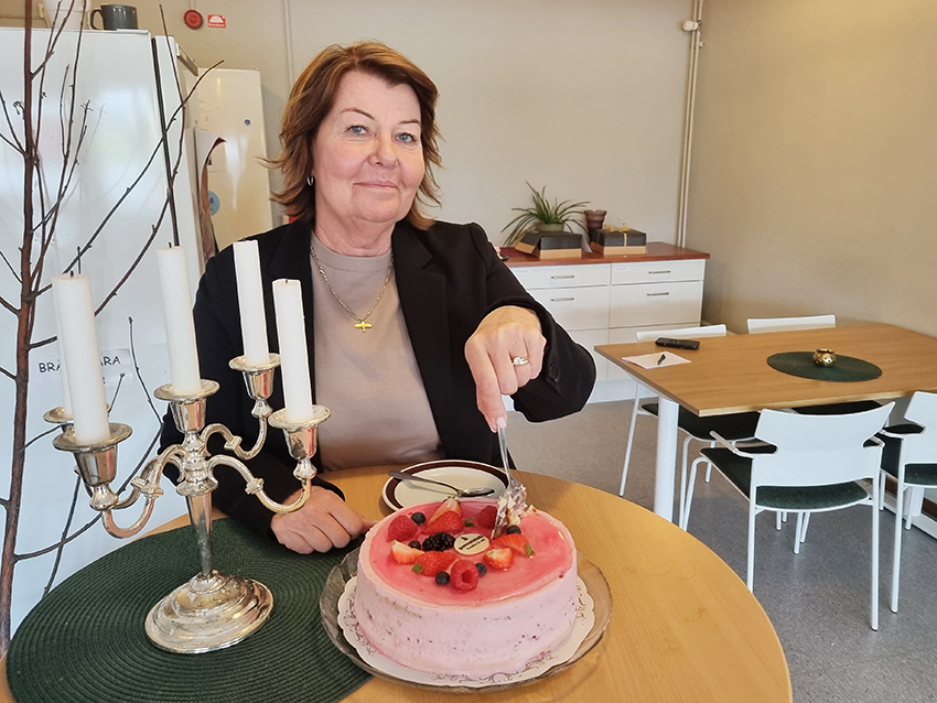 Ann-Louise Lindström har arbetat som lågstadielärare sedan 2004. Nu har hon fått ta emot stipendie för sitt uppskattade arbete med eleverna. 
