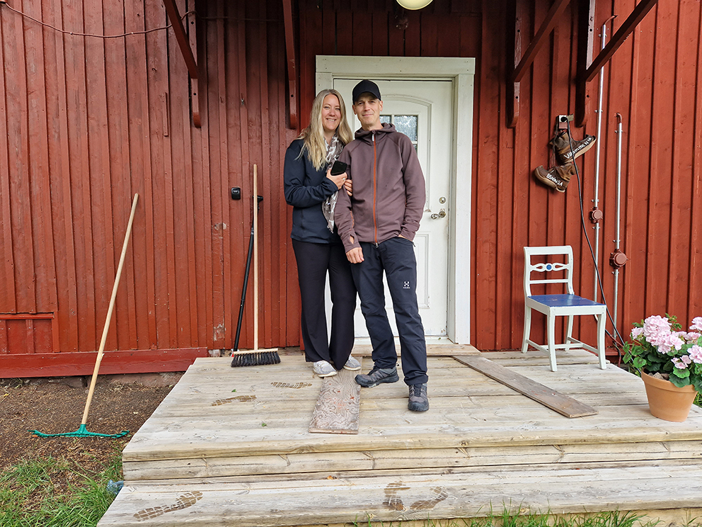 Just nu skrivs Hindersön historia, med berättelser från dåtid till nutid. Anders Sundström och Charlotta Rosell Sundström, som nyligen tagit över gården Böninga, är en del av nutidshistorien.