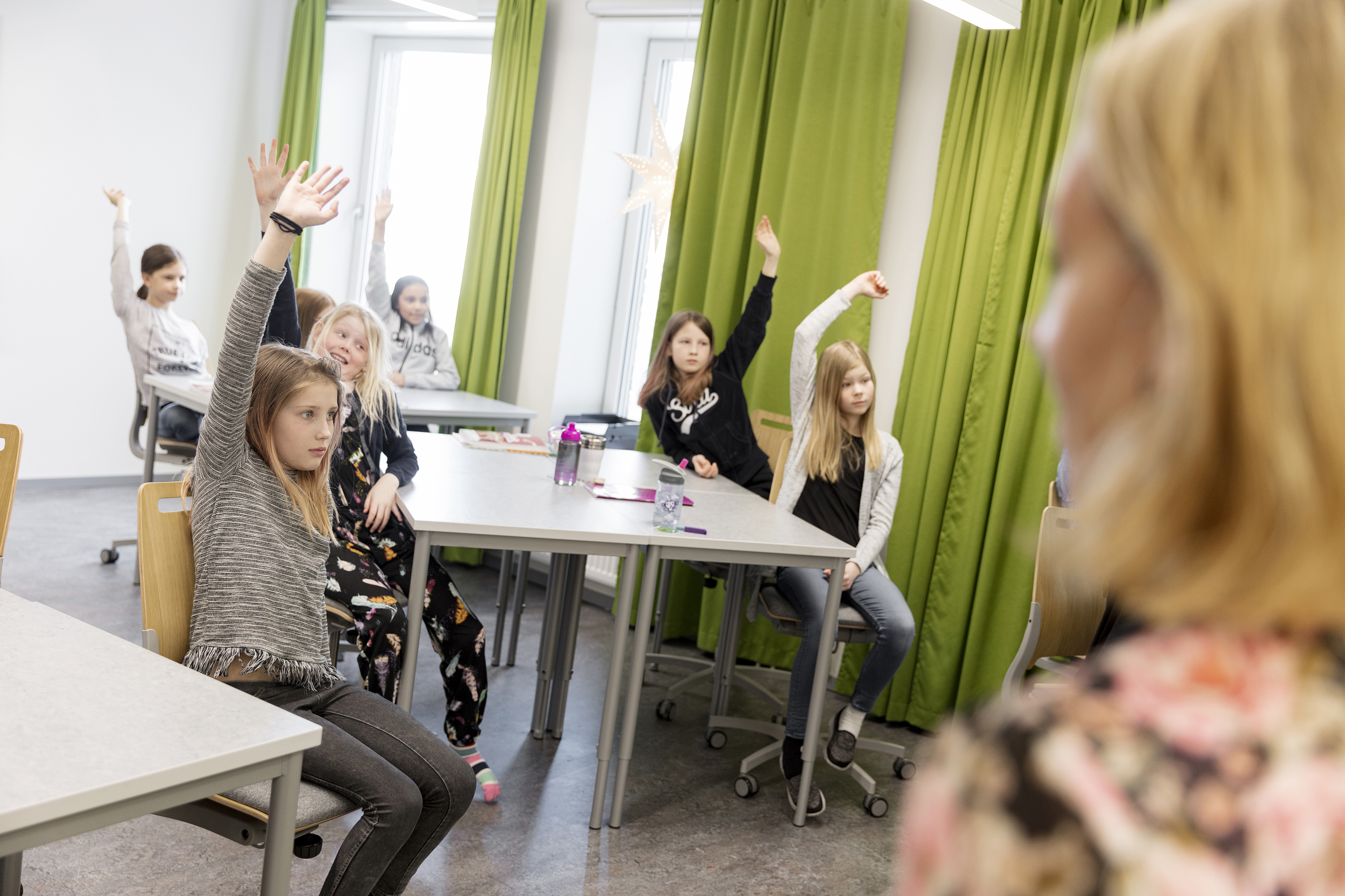 Barn i klassrum på Tallkronanskolan