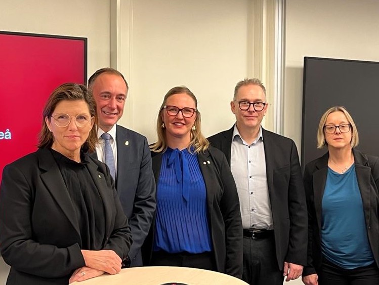 Helena Eriksson, regional direktör, TRV, Joel Smith Sjöfartsverket, Carina Sammeli (S), kommunstyrelsens ordförande, Urban Eriksson, TRV, samt Marie Eriksson, TRV.