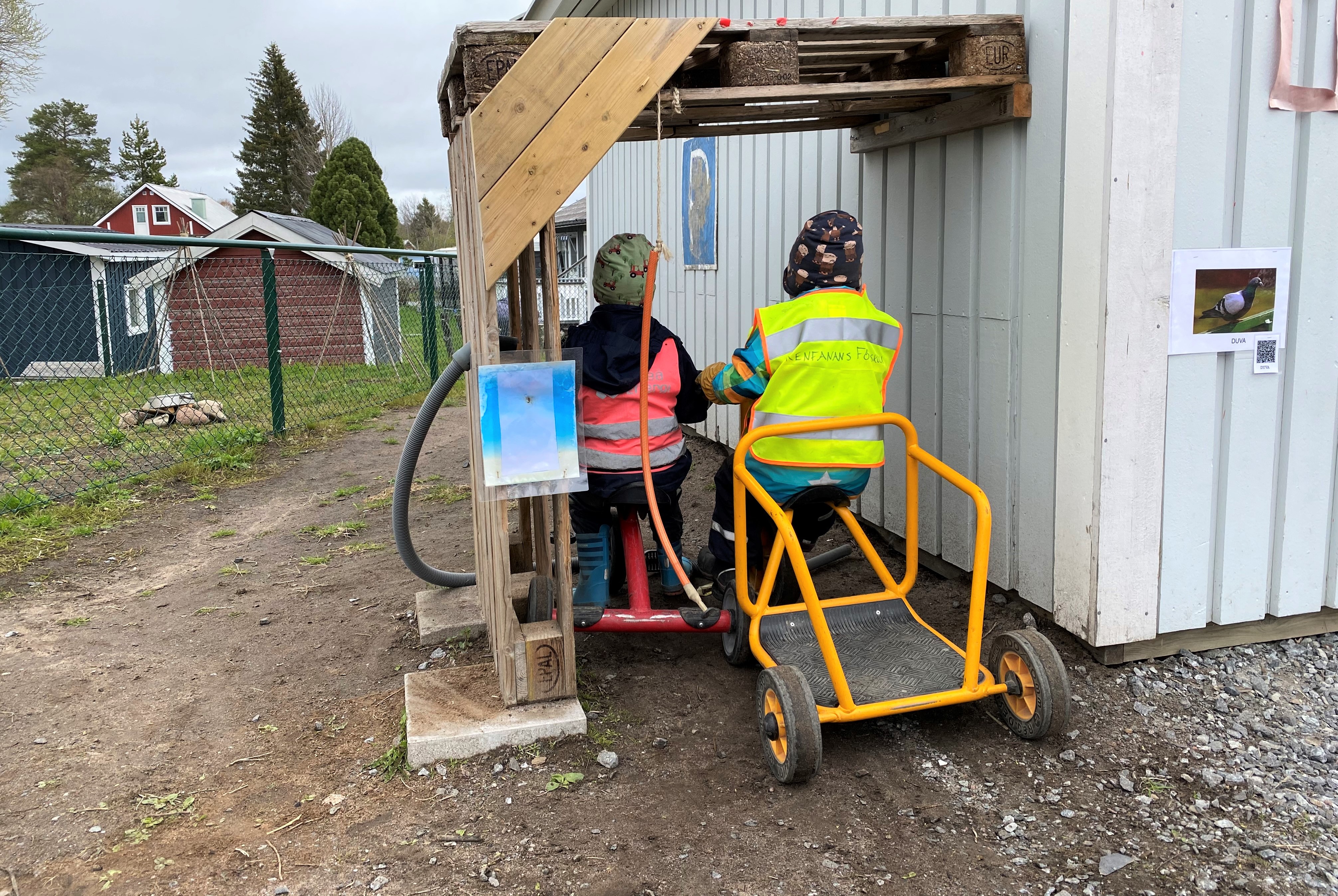 Ibland behöver en service ske även på en leksaksbil. 
