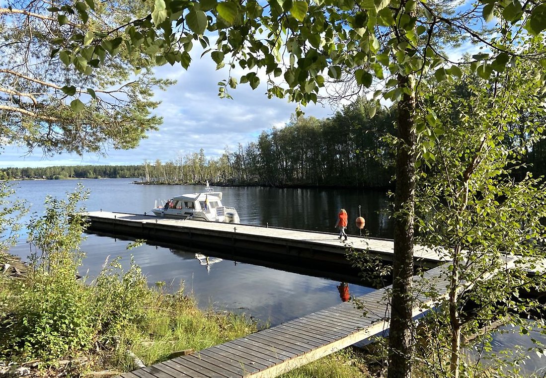 Stensborg är en naturskön ö, perfekt för ett utflyktsmål med egen båt eller båttaxi.