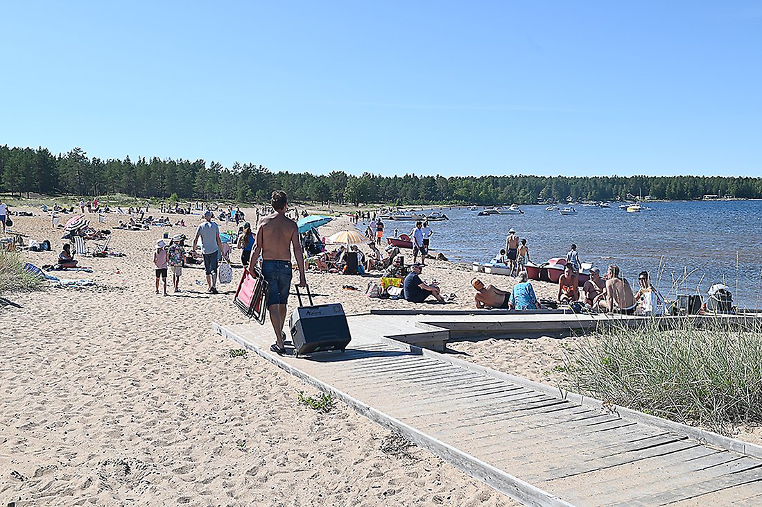 ”Klubbviken har skärgårdens bästa läge, med fin sandstrand och härliga vandringsleder i skogen. Kvällarna är också magiska, när solen går ner i havet framför en”, säger Johan Björklund.