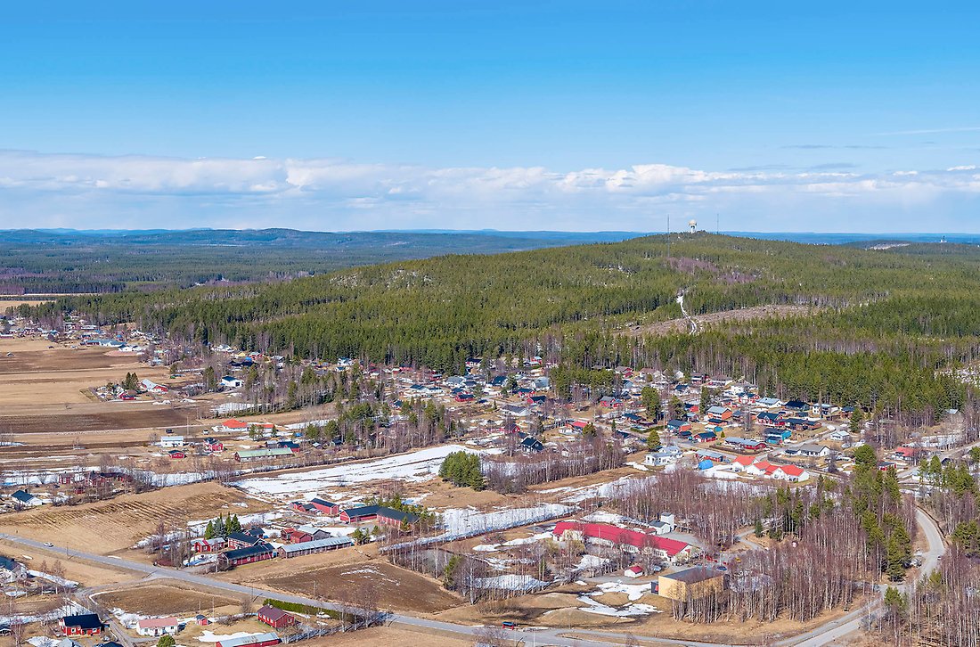 Utsikt över byn Måttsund och Måttsundsbacken söder om Luleå.