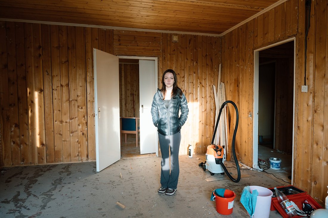 Havanna Jakobsson från Överkalix är en av dem som renoverar och flyttar in i en av lägenheterna på bygg- och bogemenskapen Järnet.