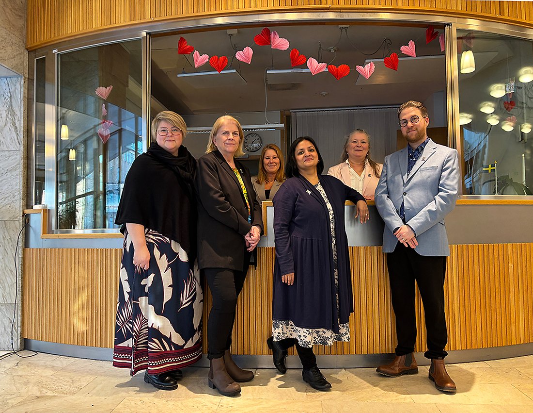 Personalen som tjänstgjorde under vigslarna i stadshuset.