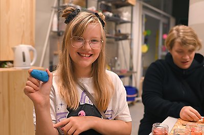 Skapa, lyssna och lek – vårens Barnsöndagar är här