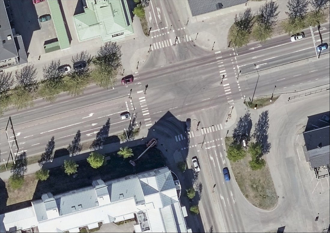 I denna korsningen Södra Kungsgatan och Södra Hamnleden sker det nu sker en permanent trafikomläggning. Kör försiktigt under den första tiden då det förmodligen tar ett tag innan alla har uppfattat att trafikflödet är ändrat.I denna korsningen Södra Kungsgatan och Södra Hamnleden sker det nu en permanent trafikomläggning. Kör försiktigt under den första tiden då det förmodligen tar ett tag innan alla har uppfattat att trafikflödet är ändrat.