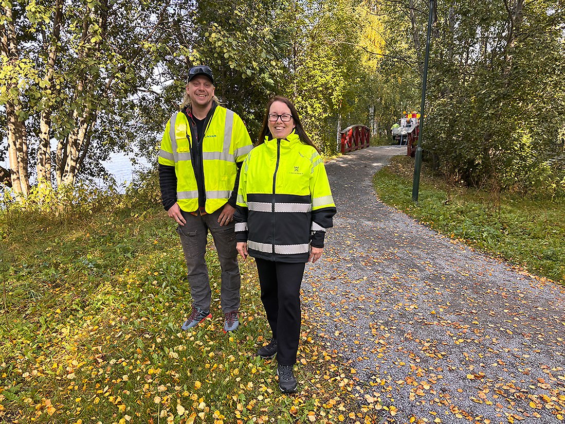 Jakob Melby, platschef på NYAB och Luleå kommuns projektledare Carina Strandberg är redo att påbörja renoveringen av Residensparken.
