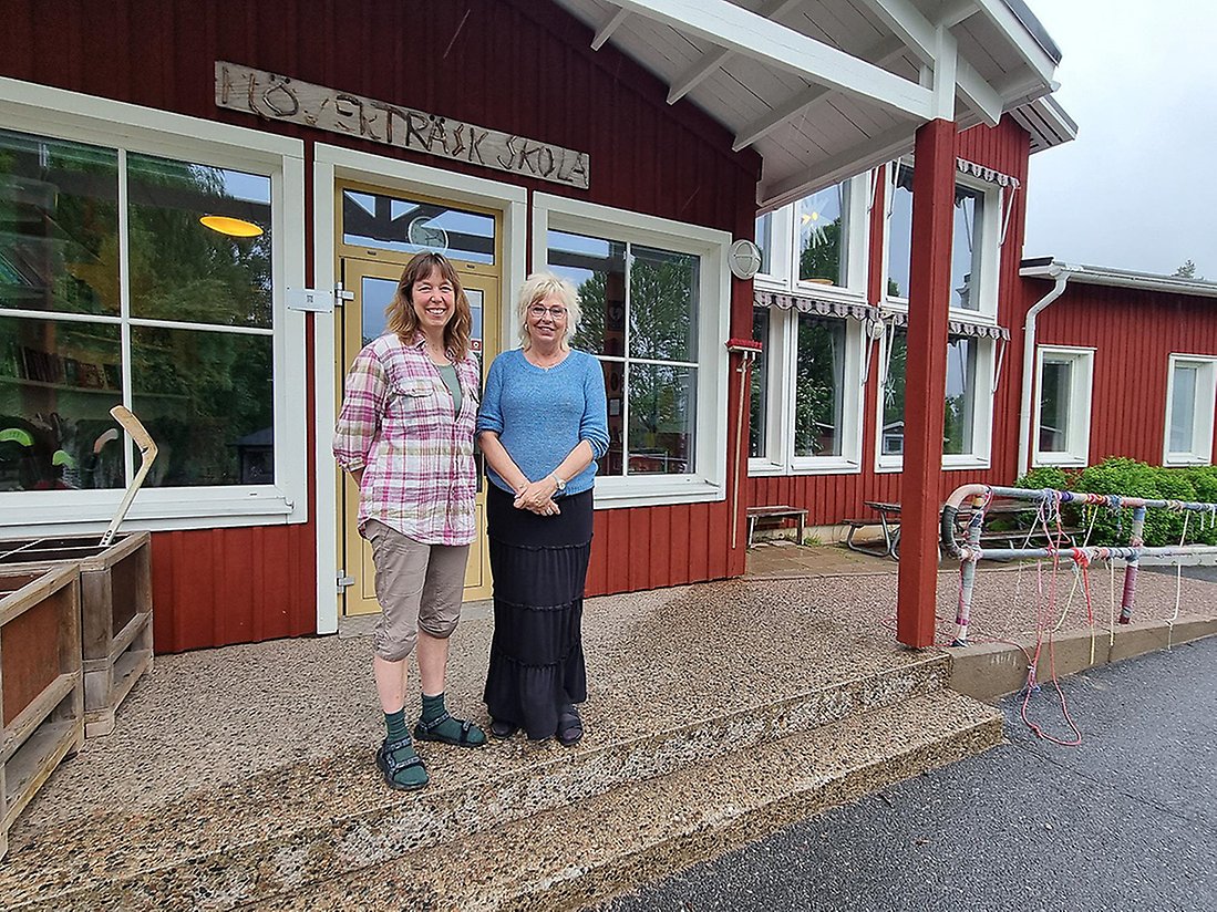 Karin Karlsson och Gunilla Bohman trivs med att jobba i en mindre skola. 