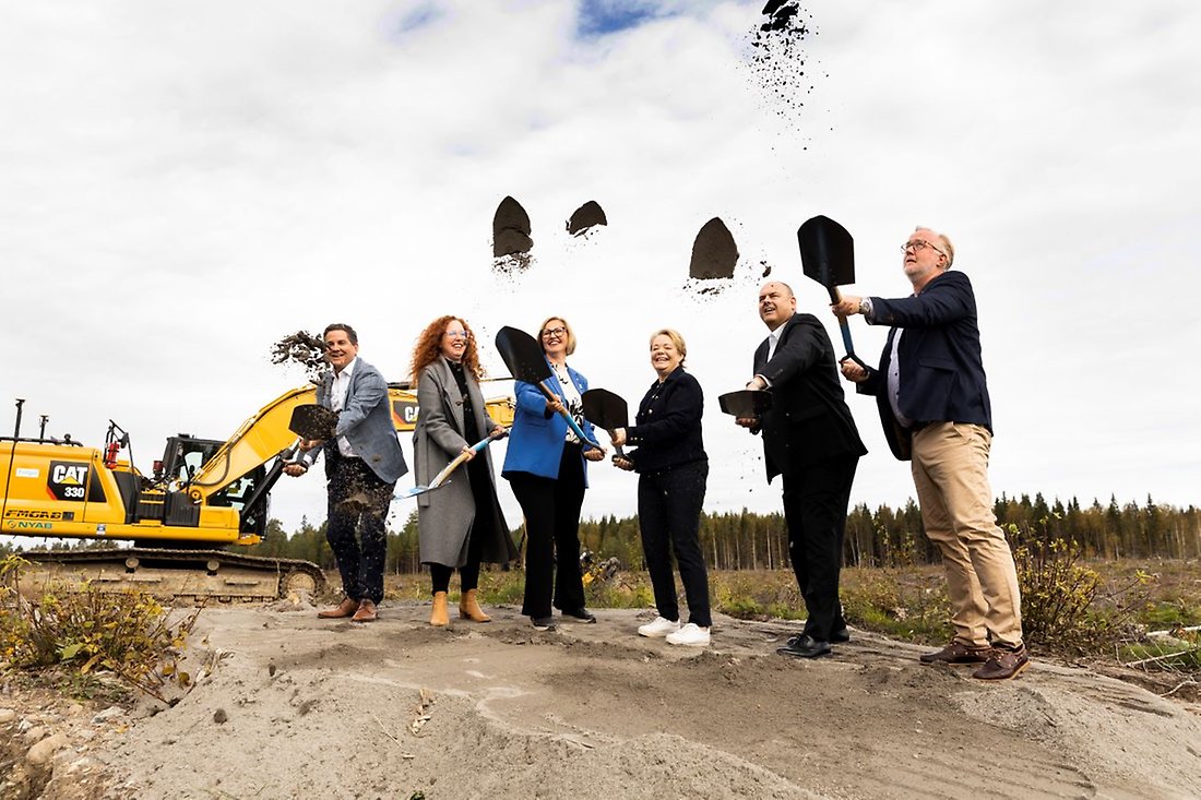 Första spadtaget för Talgas bygge av fabrik på Hertsöfältet, Luleå Industripark.