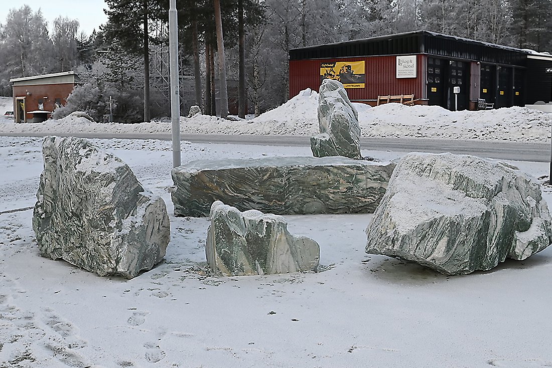 Stenen är speciellt utvald och kommer från Kautokeino.