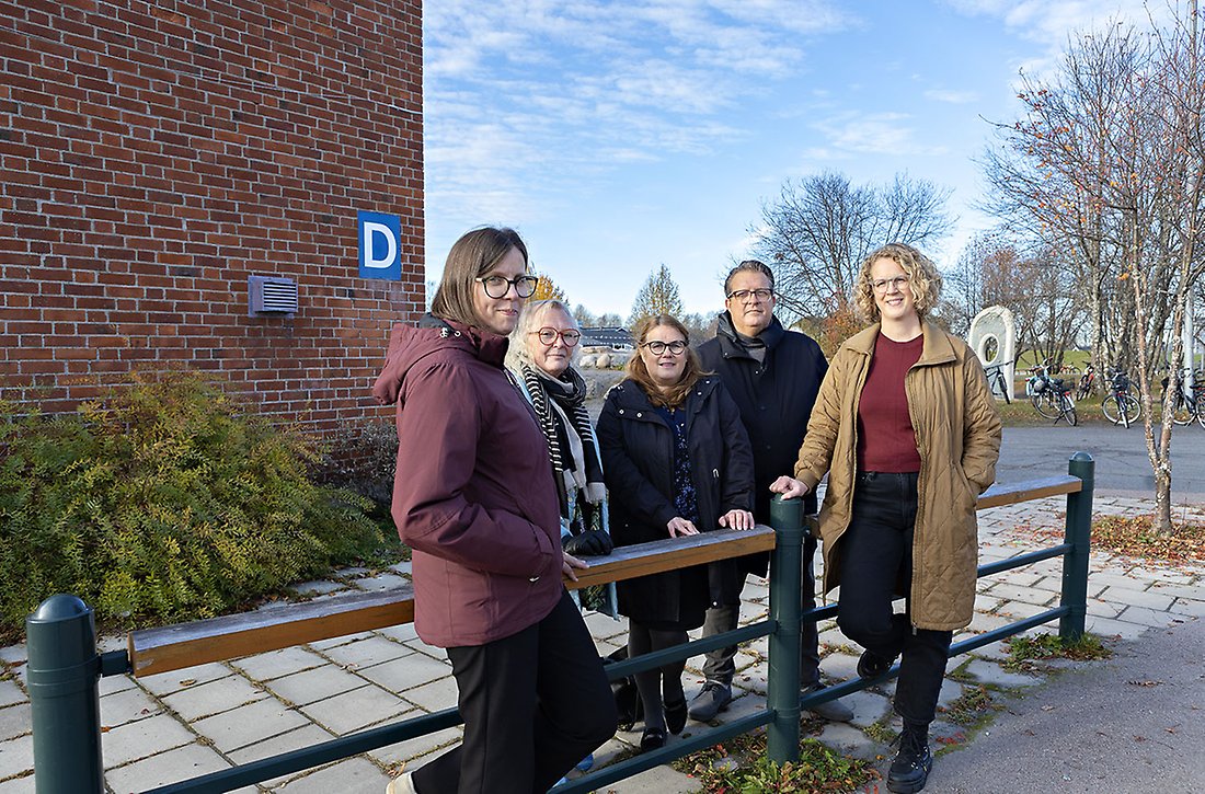 Personal från skolorna i Gammelstad är med i planeringen av skolan. Från vänster: Frida Holmlund, biträdande rektor på Stadsöskolan, Åsa Öystilä, fritidshemsutvecklare, Carola Thornberg, rektor på Mariebergsskolan och Öhemsskolan, Jan Vinroth, rektor för Stadsöskolan och Helena Potila, enhetschef för skolmåltider.