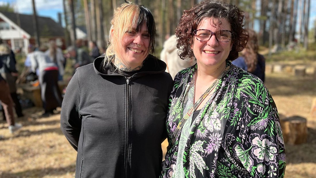 Madde Lundberg och Maria Hussami står bredvid varandra och ler